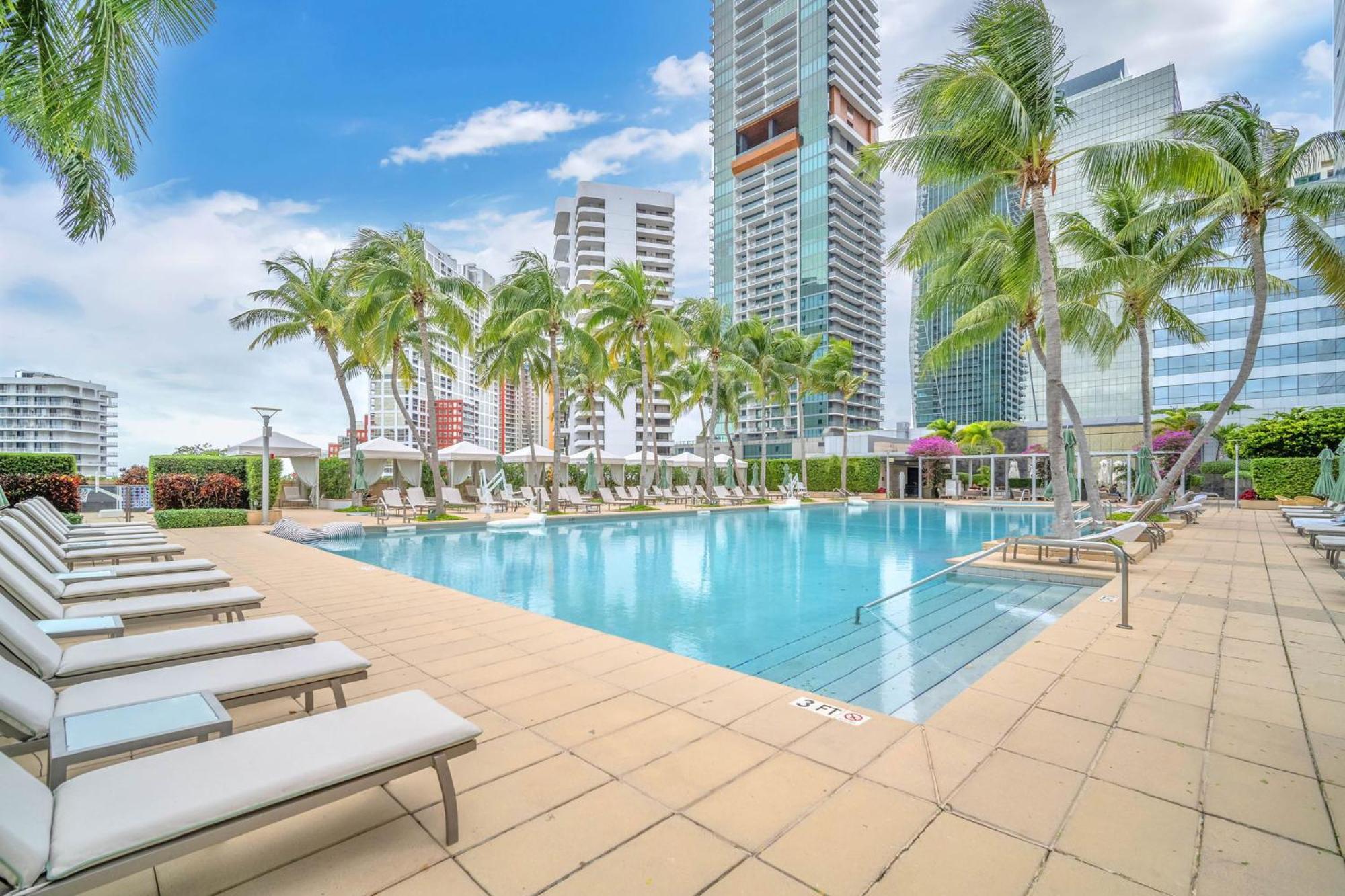 Private 2Bed - 2Bath Ocean View Suite Four Seasons Hotel- Four Seasons Miami Apartahotel *