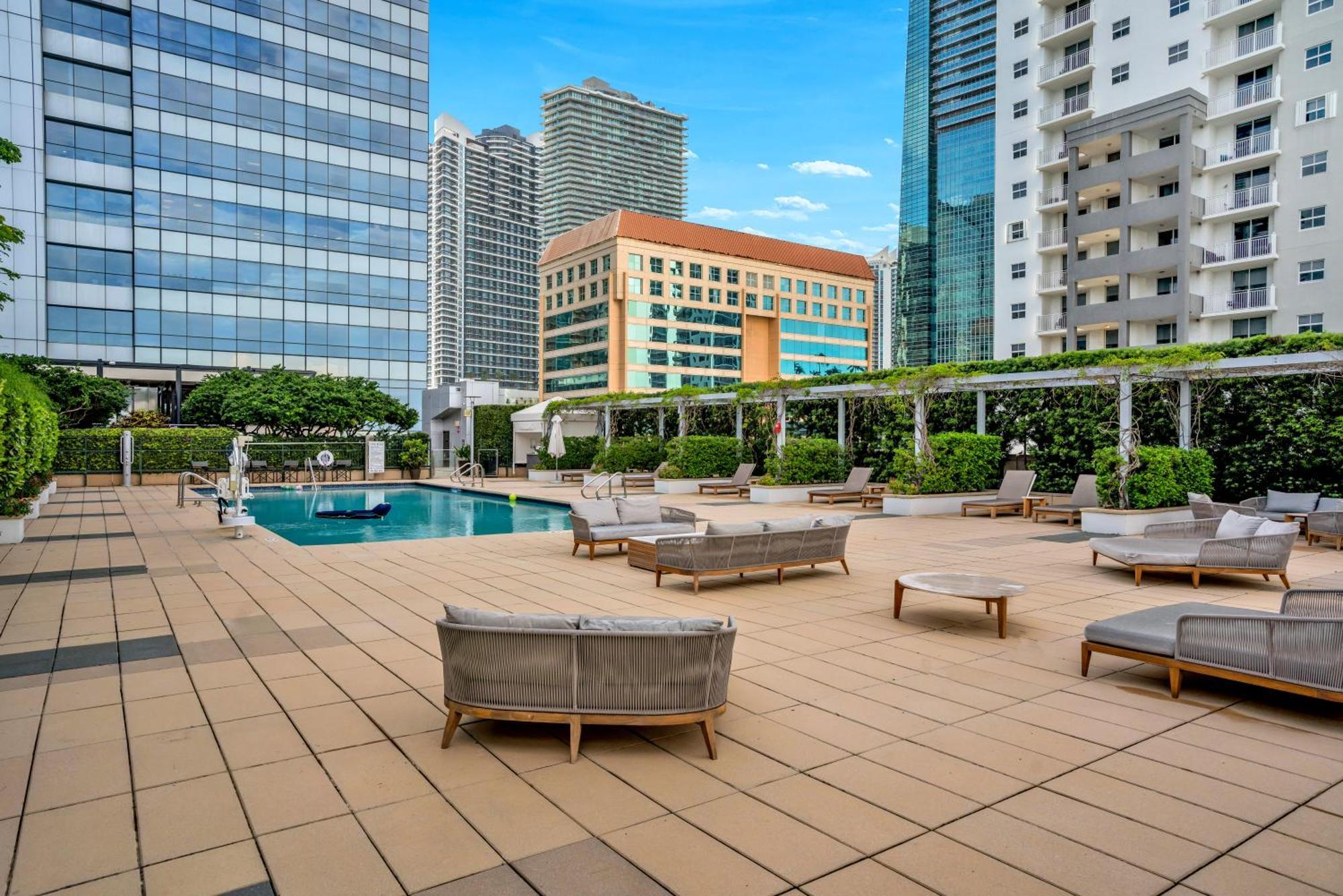 Private 2Bed - 2Bath Ocean View Suite Four Seasons Hotel- Four Seasons Miami Apartahotel *